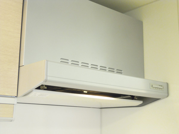 Kitchen.  [Large range hood] Firmly caught, such as oily smoke in the excellent exhaust function, Comfortable to keep you always beautiful kitchen. Care, such as oil, dirt can also be easily.