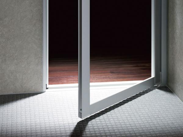 Bathing-wash room.  [Cleaning is easier Kireidoa] Eliminating the rubber packing of the mold cheap bathtub, The stain-resistant door realization. Packing less of a flat shape, Also significantly reduce the burden of cleaning.