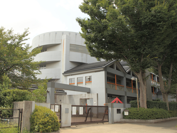 Surrounding environment. Deng sixth elementary school (about 100m ・ A 2-minute walk)