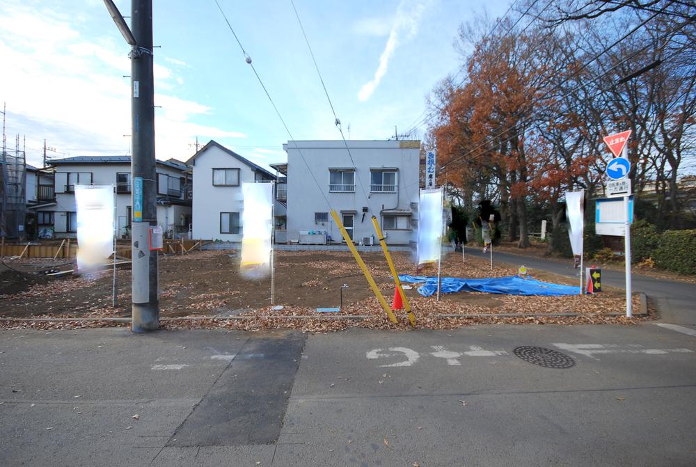 Local photos, including front road. Local Photos