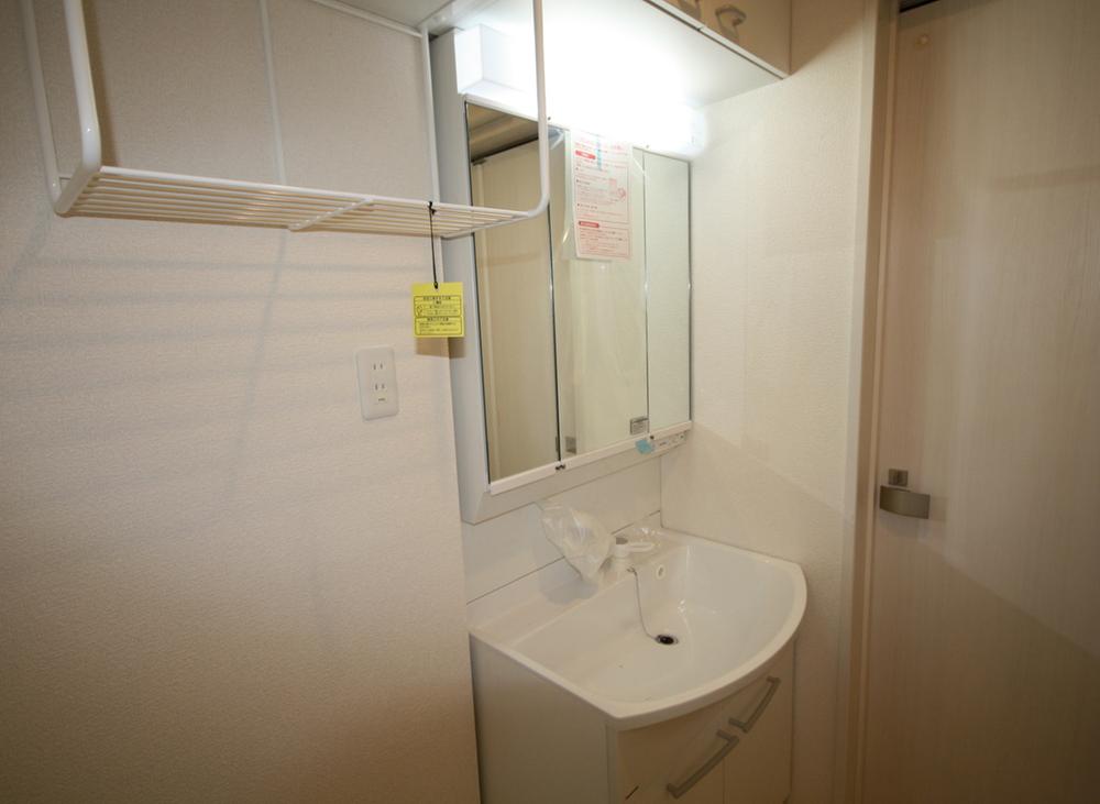 Wash basin, toilet. Indoor (September 2013) Shooting