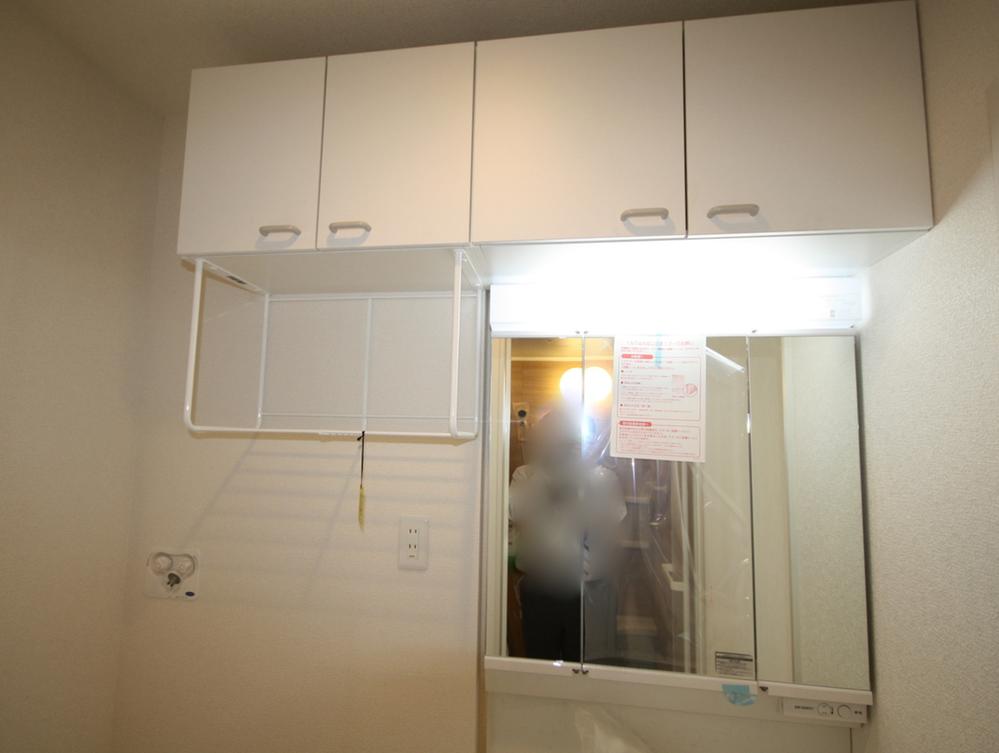 Wash basin, toilet. Indoor (September 2013) Shooting Receipt