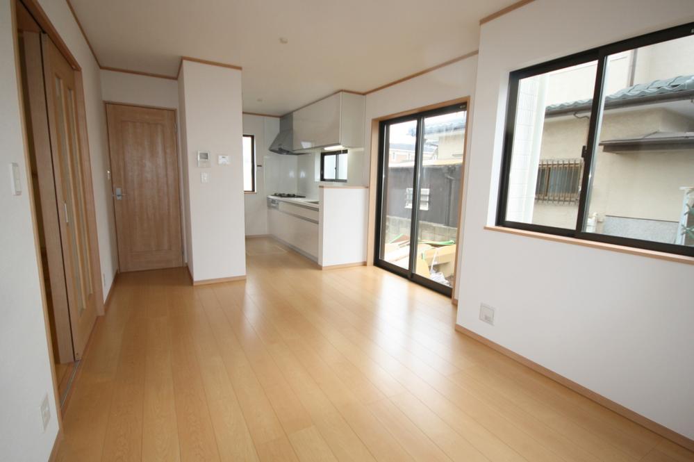 Same specifications photos (living). Example of construction