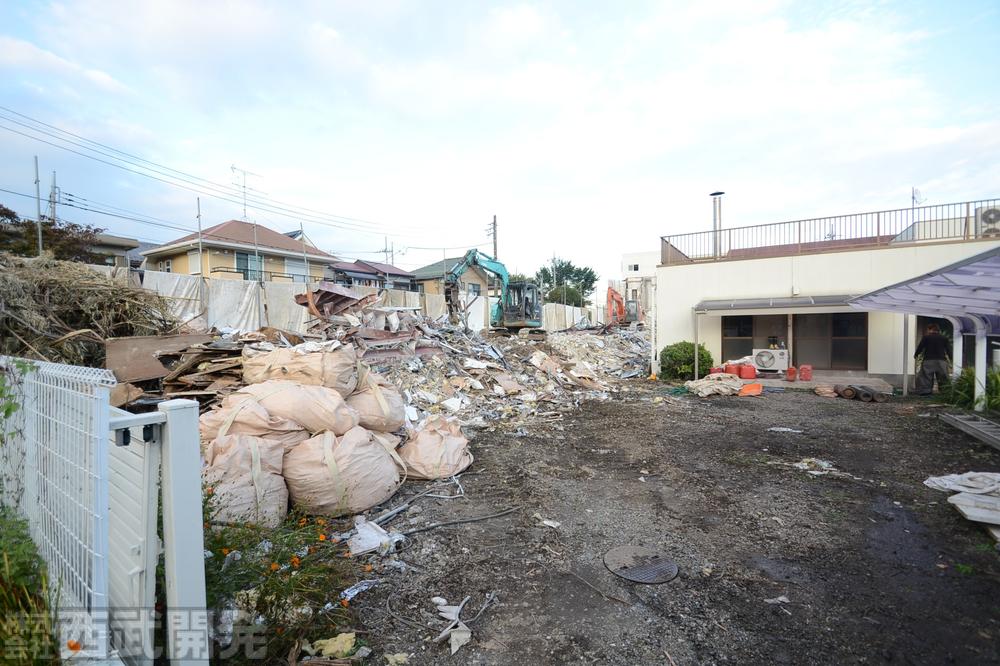 Local photos, including front road. Local (10 May 2013) Shooting