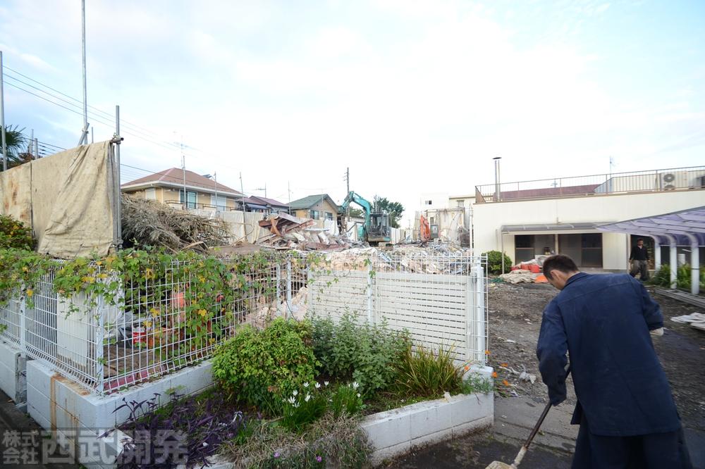 Local photos, including front road. Local (10 May 2013) Shooting