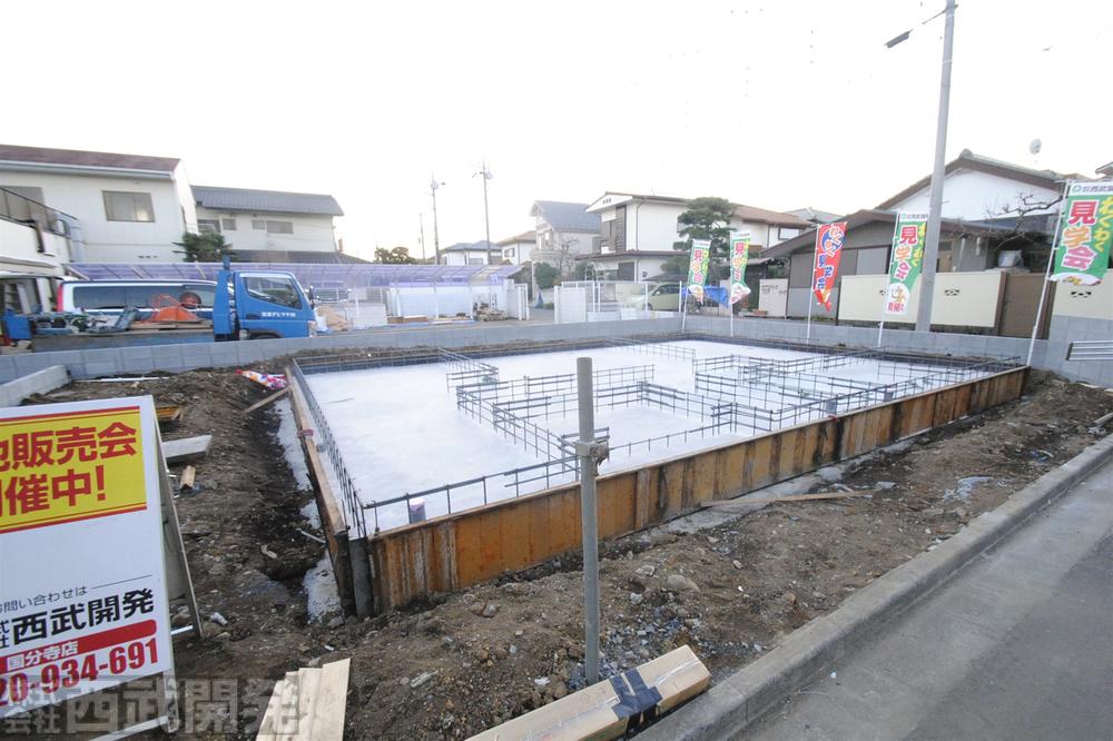 Local photos, including front road. Local (12 May 2013) Shooting 1 Building