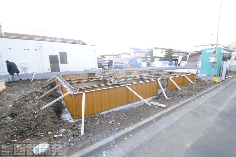 Local photos, including front road. Local (12 May 2013) Shooting Building 2