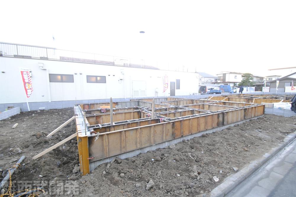 Local photos, including front road. Local (12 May 2013) Shooting Building 3