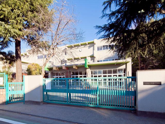 Primary school. Kodaira stand Xiaoping 2000m to the first elementary school