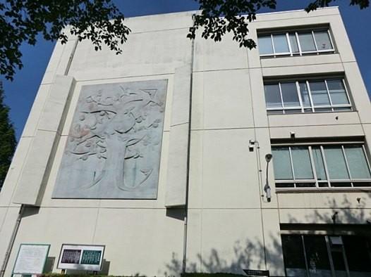 Primary school. Deng 750m until the fifth elementary school