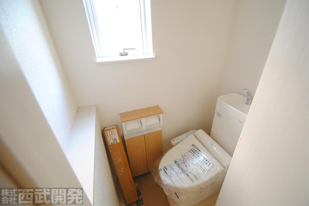 Toilet. Indoor (September 2013) Shooting