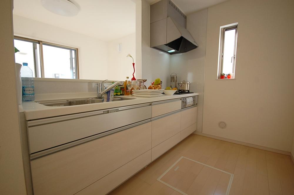 Kitchen. Local Photos