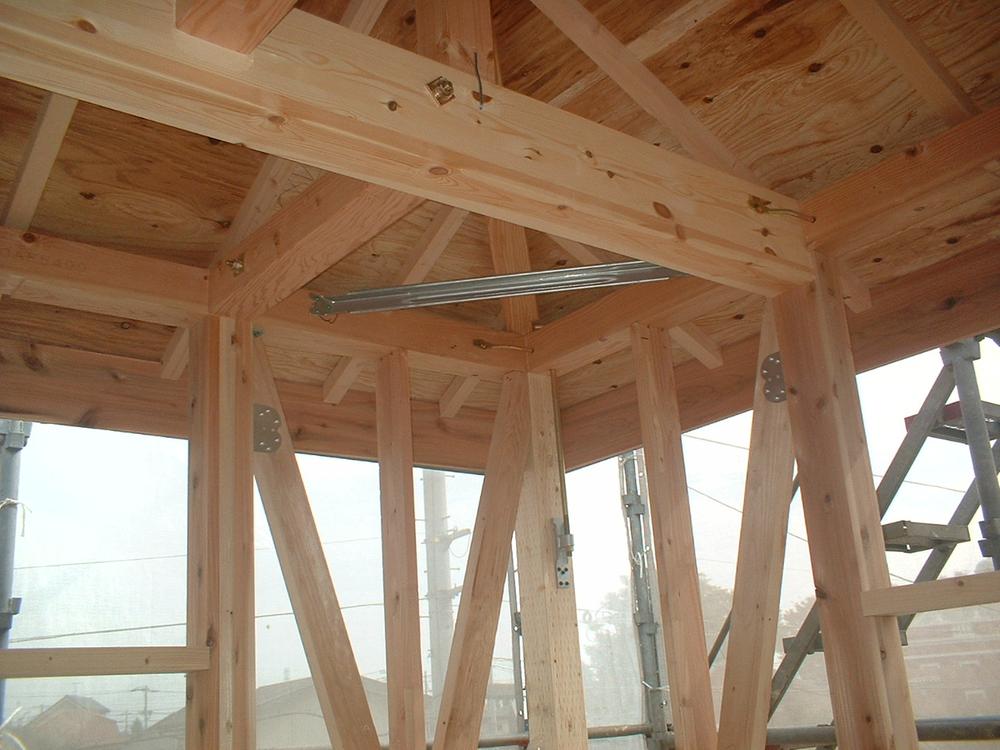 Non-living room. Room under construction Please refer to the 2013 November Beam and the bonding hardware part