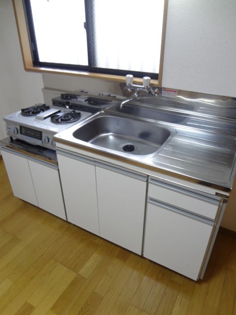 Kitchen. Gas stove can be installed