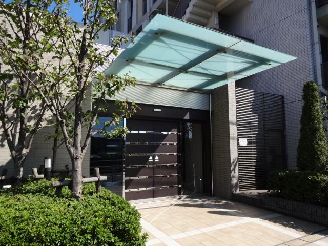 Entrance. Common areas