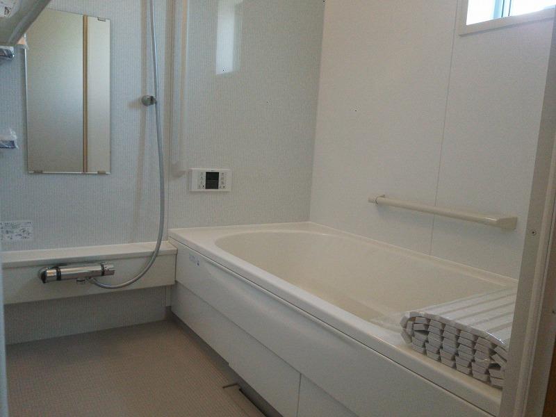 Bathroom. Building 2