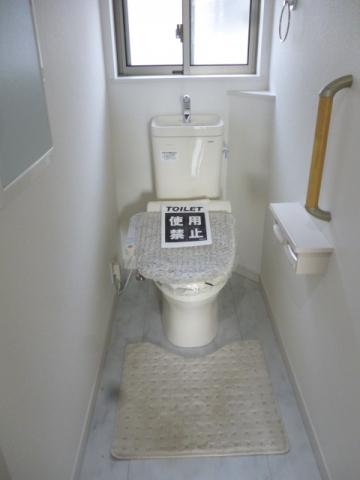 Toilet. 1 ・ 2F are both with bidet.