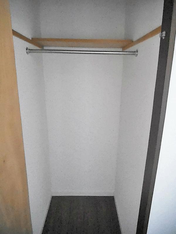 Receipt. The southwest side Western-style closet