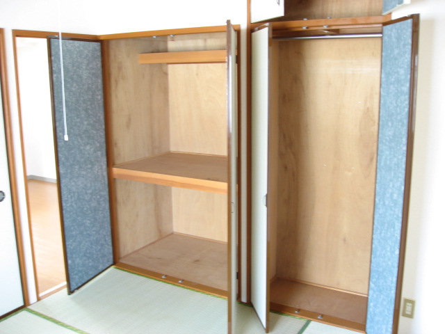 Other room space. Easy big futon, etc. There is between 1 closet!