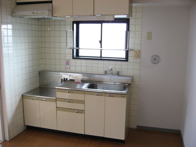 Kitchen. Convenience There are also housed in the upper part in the compact!