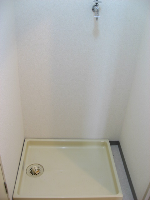 Other Equipment. Washing machine in the room!