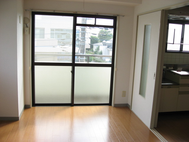 Living and room. The Interoceanic and DK will be closed by two sliding doors!