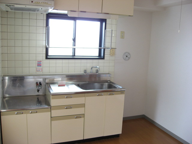 Kitchen. Not ac- cumulate even smell in the happy window kitchen!