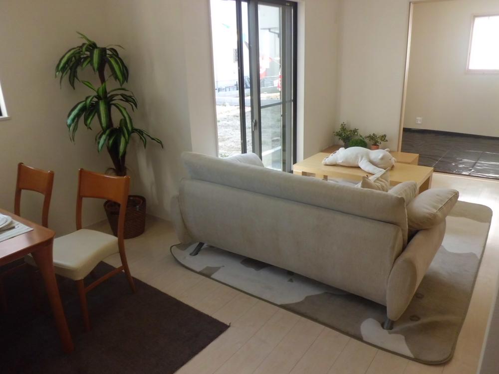 Same specifications photos (living). The photograph is an image.