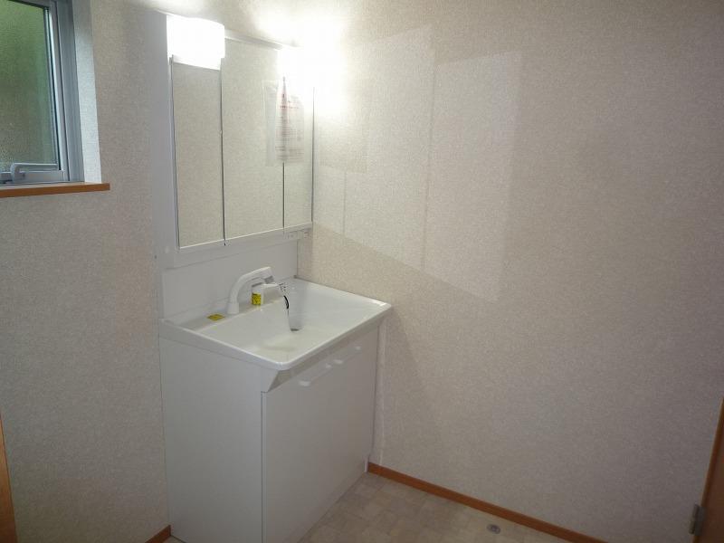 Wash basin, toilet. Indoor (10 May 2013) Shooting