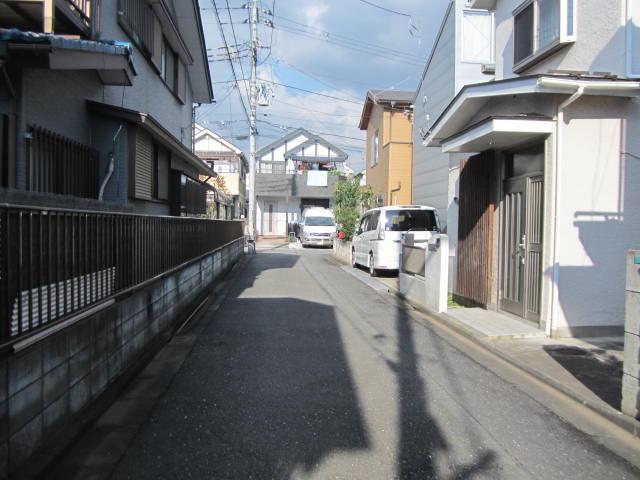 Local photos, including front road. Local (11 May 2013) Shooting