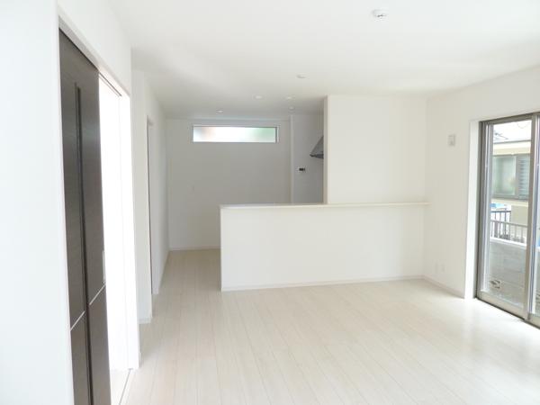 Same specifications photos (living). Seller construction cases