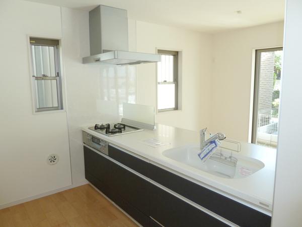 Same specifications photo (kitchen). Seller construction cases