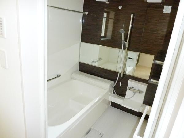 Same specifications photo (bathroom). Seller construction cases