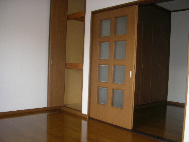 Living and room. I'm glad calm color of flooring.