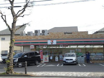 Convenience store. Seven-Eleven (convenience store) to 400m