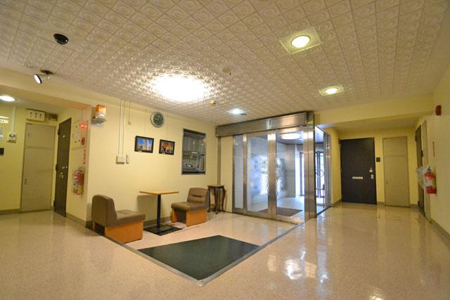 Entrance. Common areas