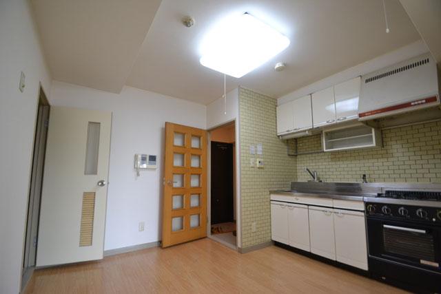 Kitchen. Indoor (11 May 2013) Shooting