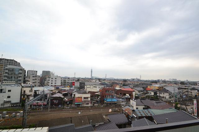 View photos from the dwelling unit. Local (11 May 2013) Shooting