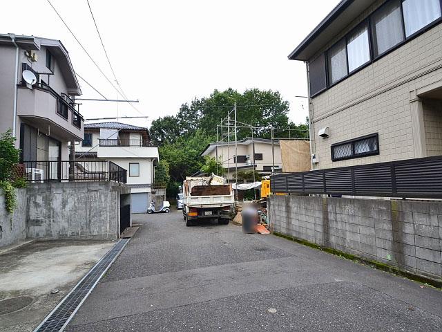Local photos, including front road. Kodaira Josuiminami cho 4-chome contact road situation