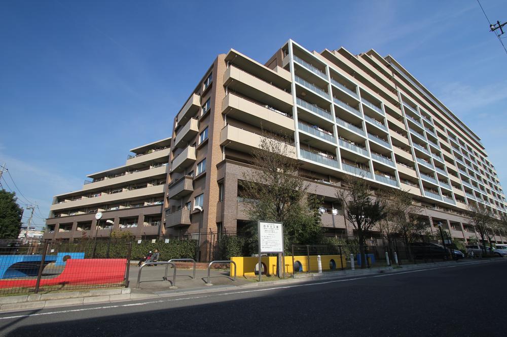 Local appearance photo. Seibu Tamako Line "Hitotsubashigakuen" station 4 minutes walk!