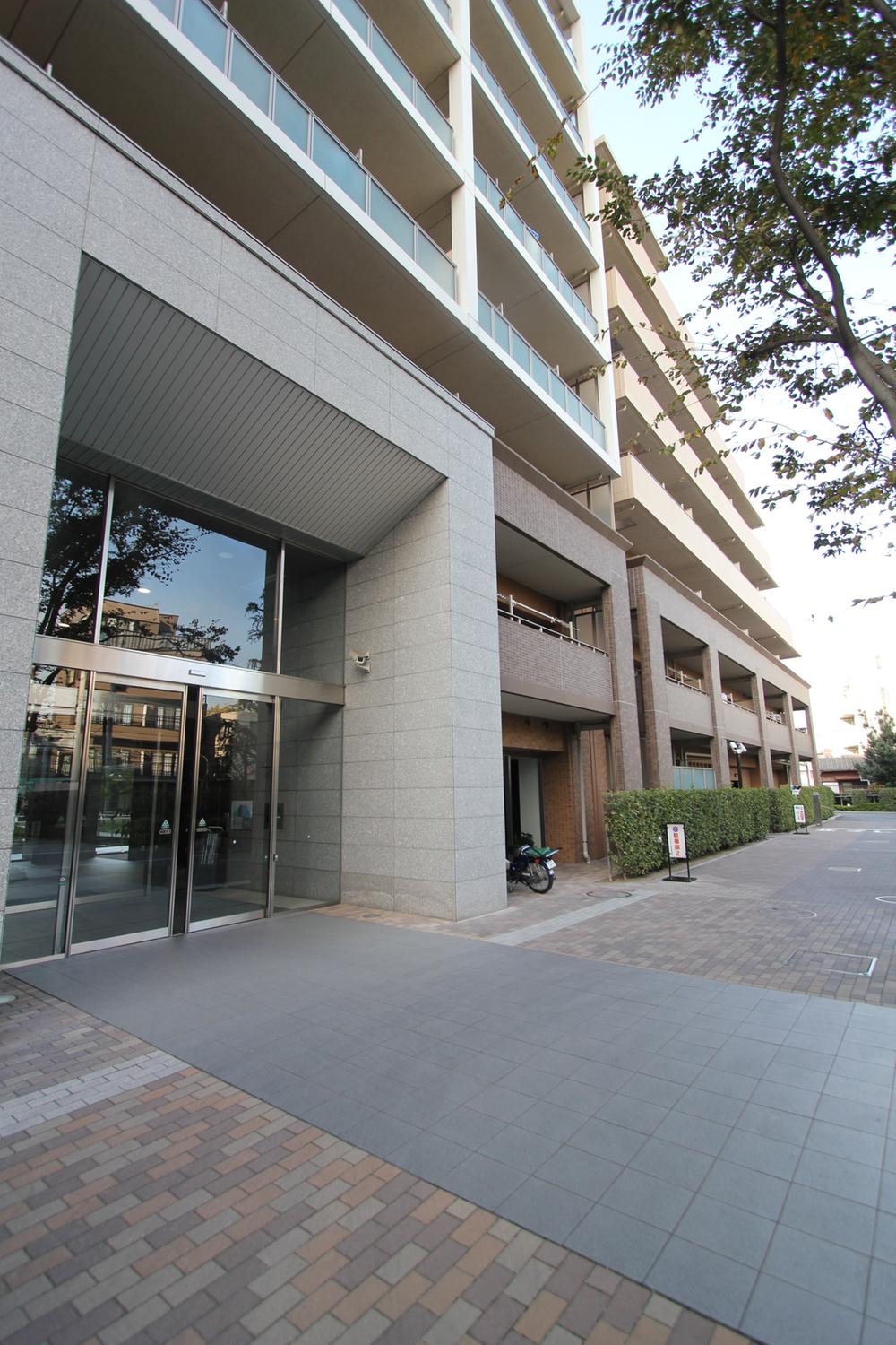 Entrance. Common areas