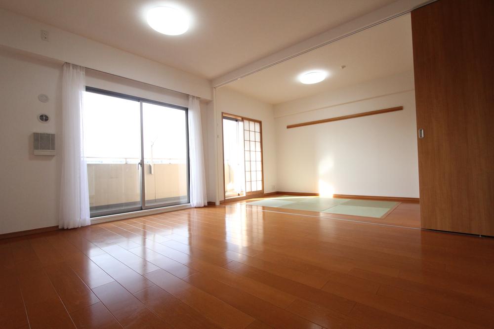 Living. Live together with pets