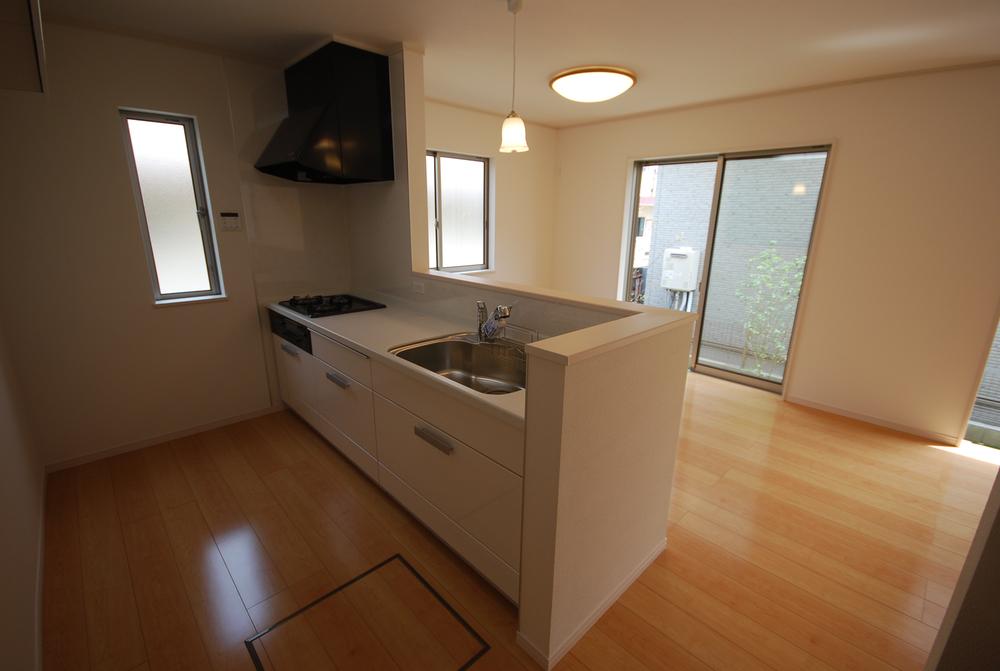 Same specifications photo (kitchen). Seller construction cases
