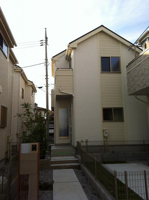 Local appearance photo. Local (12 May 2013) Shooting