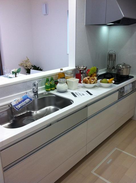 Kitchen. Indoor (12 May 2013) Shooting ※ Not attached furniture is