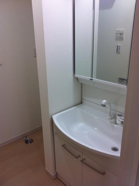 Wash basin, toilet. Indoor (12 May 2013) Shooting