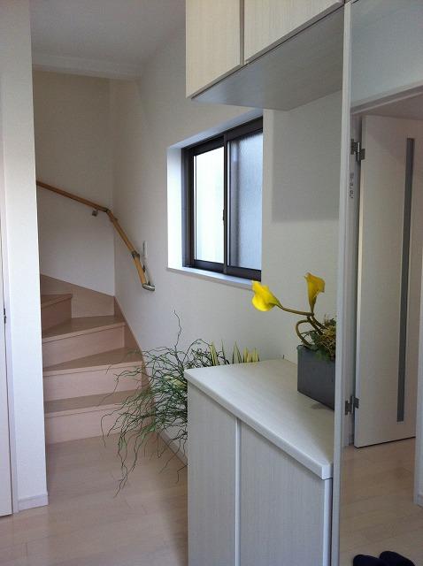 Entrance. Local (12 May 2013) Shooting