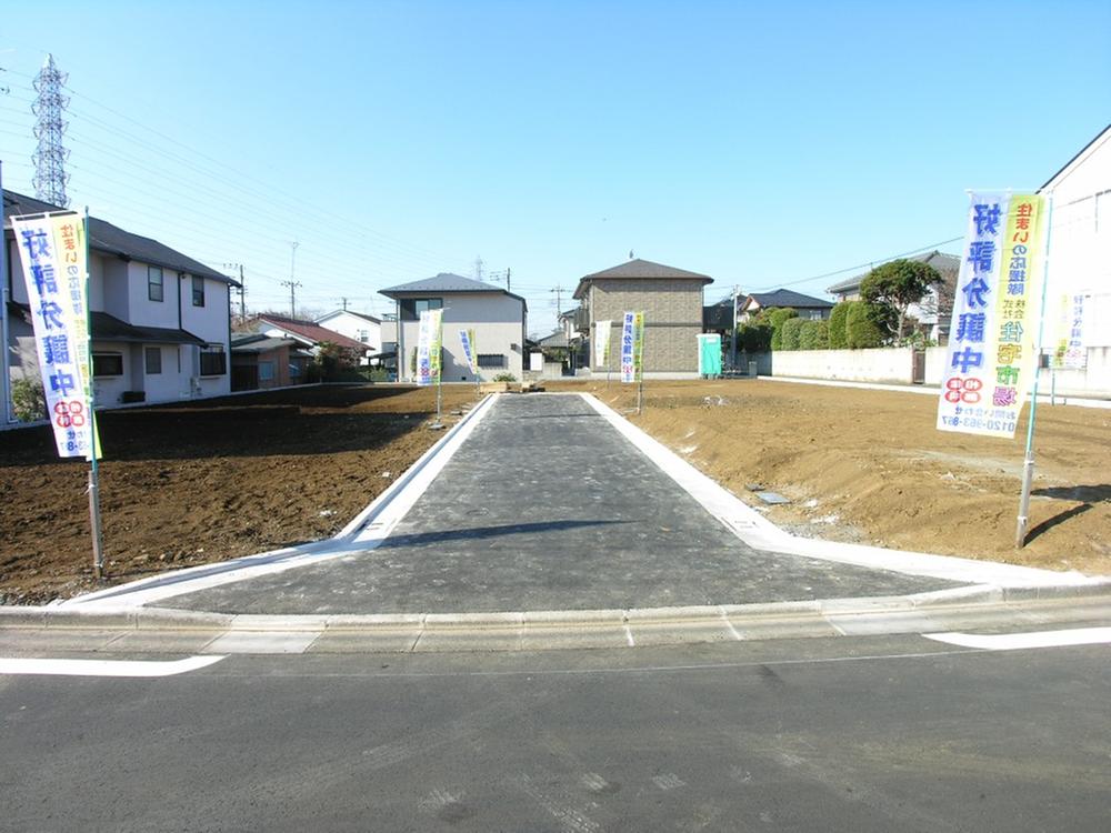 Local photos, including front road. Local (12 May 2013) Shooting