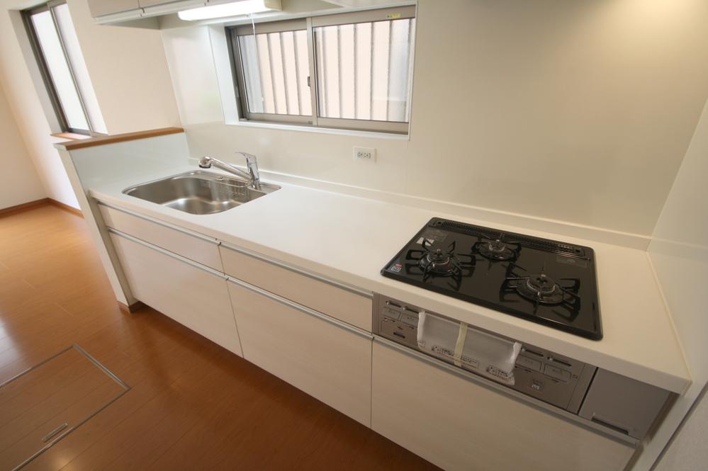Same specifications photo (kitchen). Seller construction cases