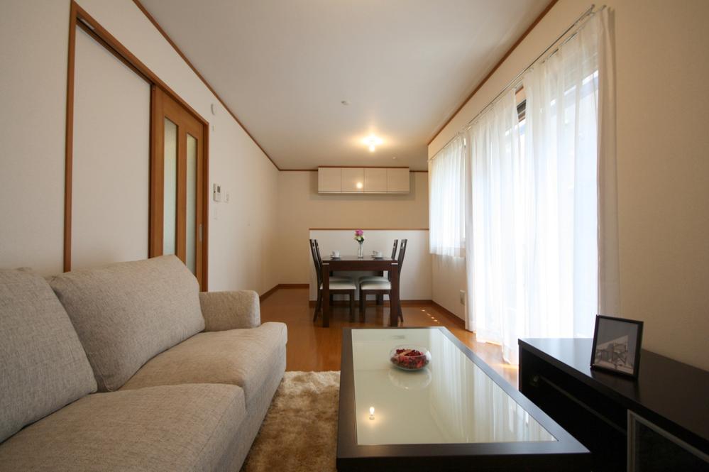 Same specifications photos (living). Seller construction cases